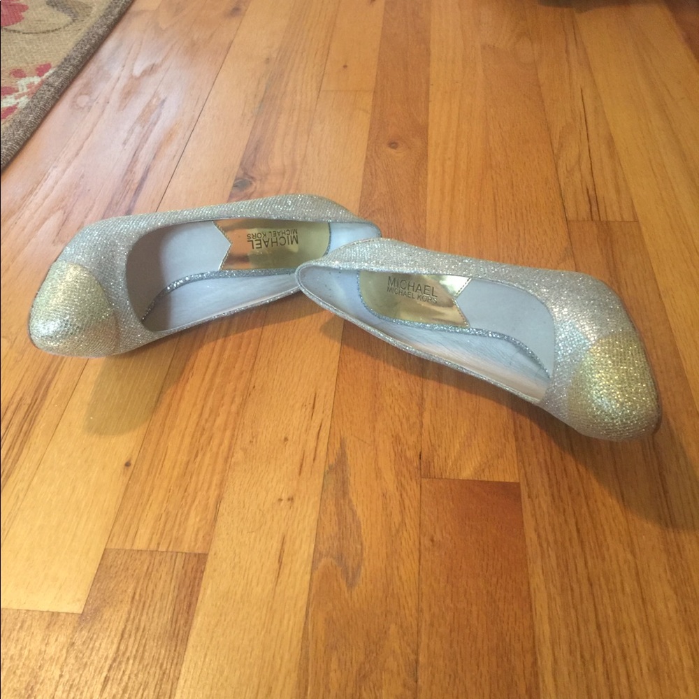 Shoes - Picture 3 of 4